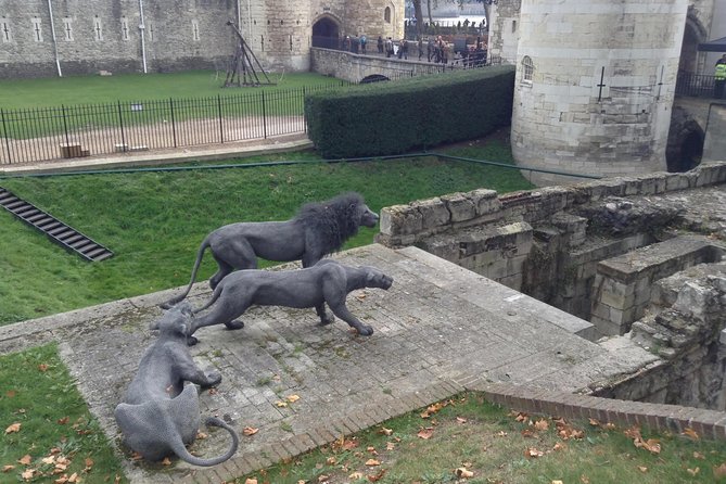Medieval London: A Self-Guided Audio Tour from Monument to the Tower of London - Tower Hill and the story of executions