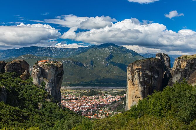 Meteora Full Day Tour from Kalabaka with Audio in 8 languages - Entering two active monasteries