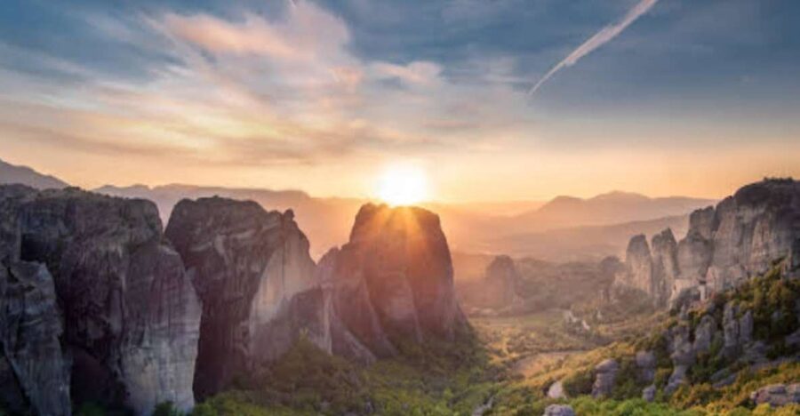 Meteora Private Full Day Tour from Athens & Free Audio Tour - Why Meteora works as a private day from Athens