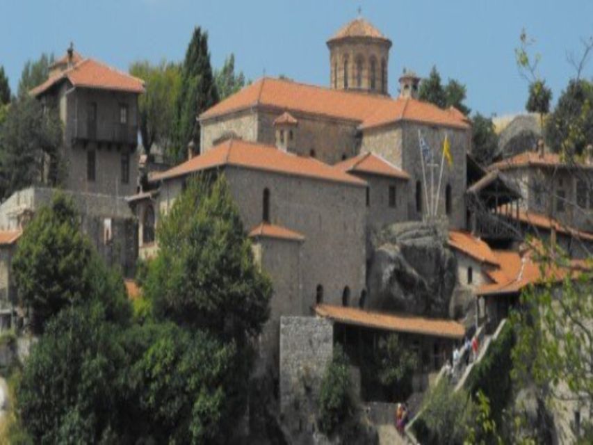 Meteora Private Full Day Tour from Athens & Free Audio Tour - First views of Meteora’s stone pillars