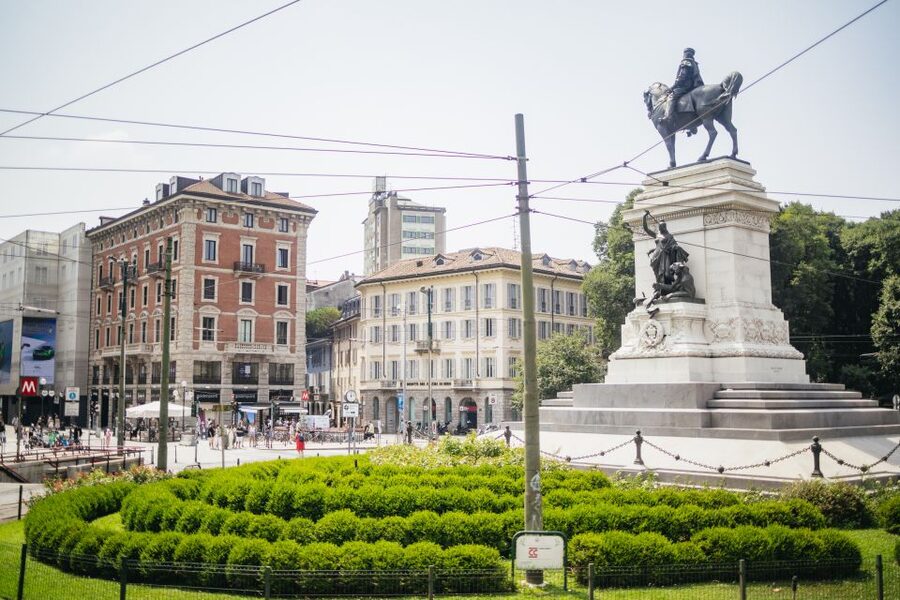 Milan: City Sightseeing Hop-On Hop-Off Bus with Audio Guide - Starting at Foro Bonaparte and finding the first bus