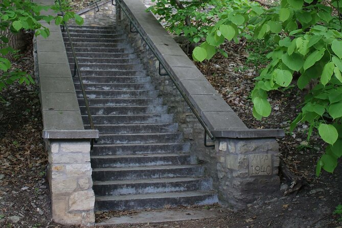 Minnehaha Falls: A Self-Guided Audio Tour of Minneapolis - Reaching Minnehaha Falls