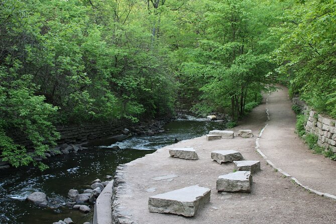 Minnehaha Falls: A Self-Guided Audio Tour of Minneapolis - Along the Minnehaha Falls Lower Glen Trail