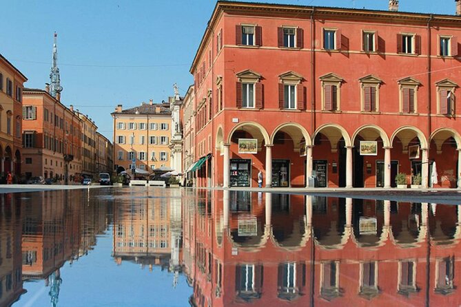 Modena Walking Tour with Audio and Written Guide by a Local - Modena Town Hall and the Ringadora stone