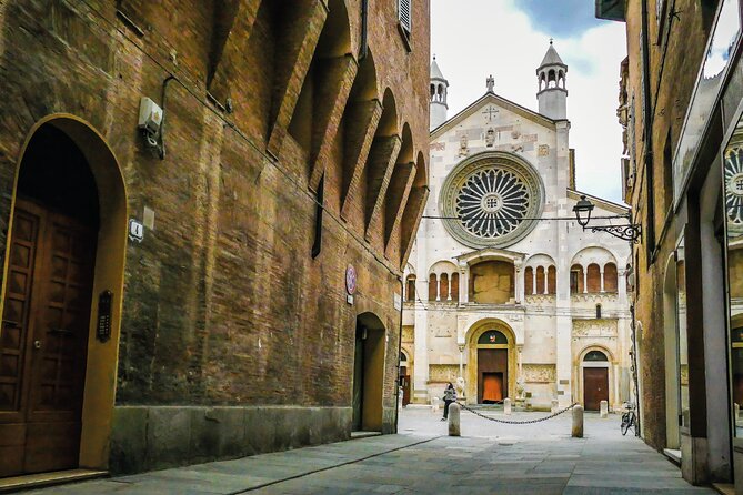 Modena Walking Tour with Audio and Written Guide by a Local - Galleria Estense and the Este collection