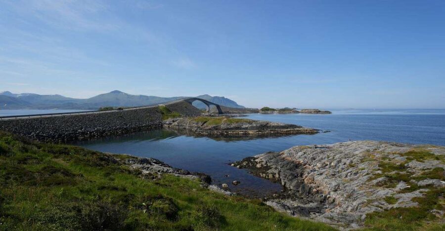 Molde: Atlantic Ocean Road & Varden Audio Guide Bus Tour - Hustadvika Coast, beaches, and working Norway