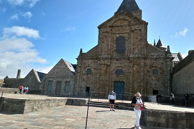 Mont Saint-Michel Abbey in the Middle Ages: A Self-Guided Audio Tour - Entering the Abbey Without Confusing Two Different Guides