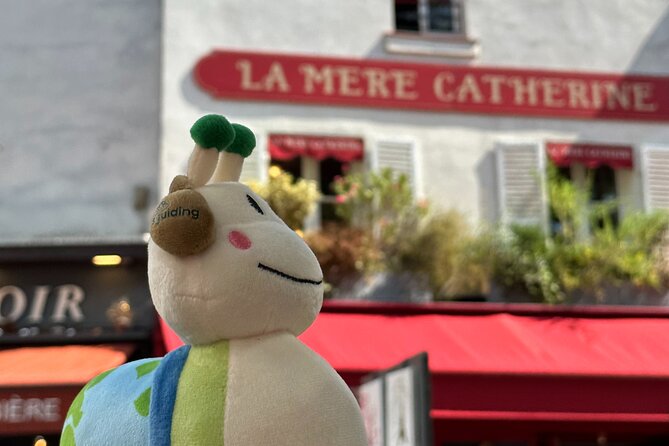 Montmartre - A Canvas of Art and History (Self-Guided audio tour) - Saint-Pierre and the Love Wall