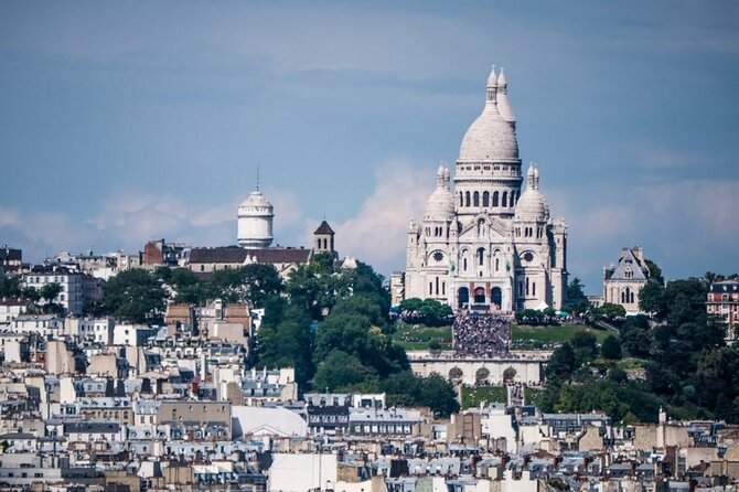 Montmartre Paris Walking Tour with Audioguide on Your Smartphone - Place du Tertre and the working artists