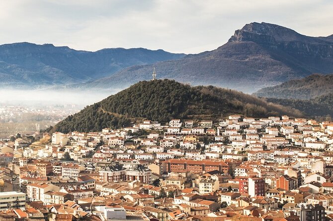 Montsacopa: An audio tour in the Volcano in the Centre of the City - Following the crater path for about an hour