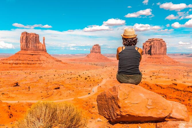 Monument Valley Self-Guided Audio Tour - Early photo stops and park orientation