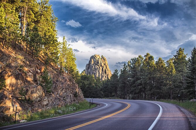 Mount Rushmore Self-Guided Audio Tour Guide - Needles Highway, tunnels, and granite spires