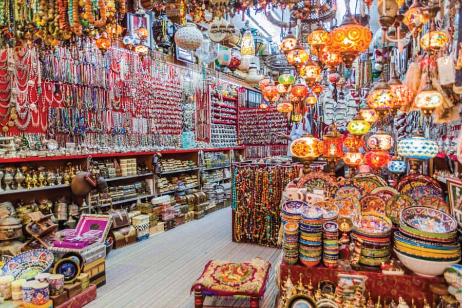Muscat: Half-Day Sightseeing Essentials Tour and Audio Guide - What the driver adds to an audio-guided tour