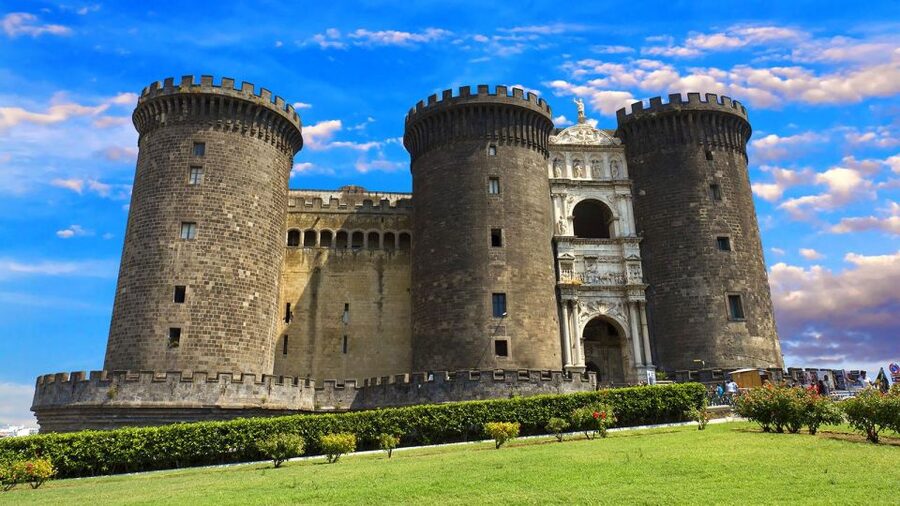 Naples Audioguide - TravelMate app for your smartphone - Who should choose this Naples guide?