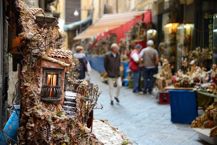 Naples: daily/weekly transport ticket, map and audio guide - Who will enjoy this most