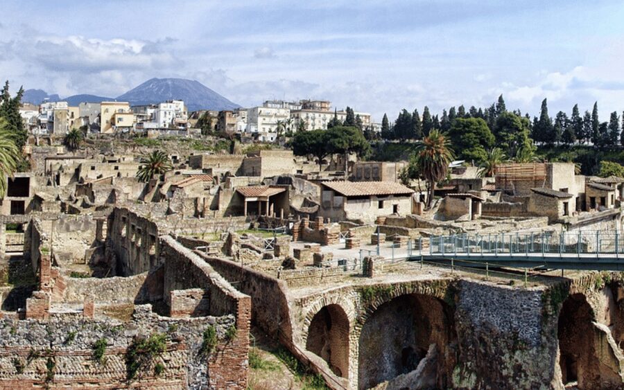Naples: Herculaneum Entry Ticket with Digital Audio Guide - Streets, markets, fountains, and theaters