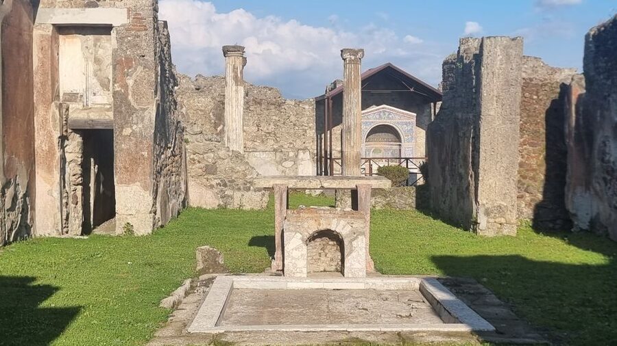 Naples: Pompeii Self Guided Audio Tour - The brothel, baths, taverns, and everyday Pompeii