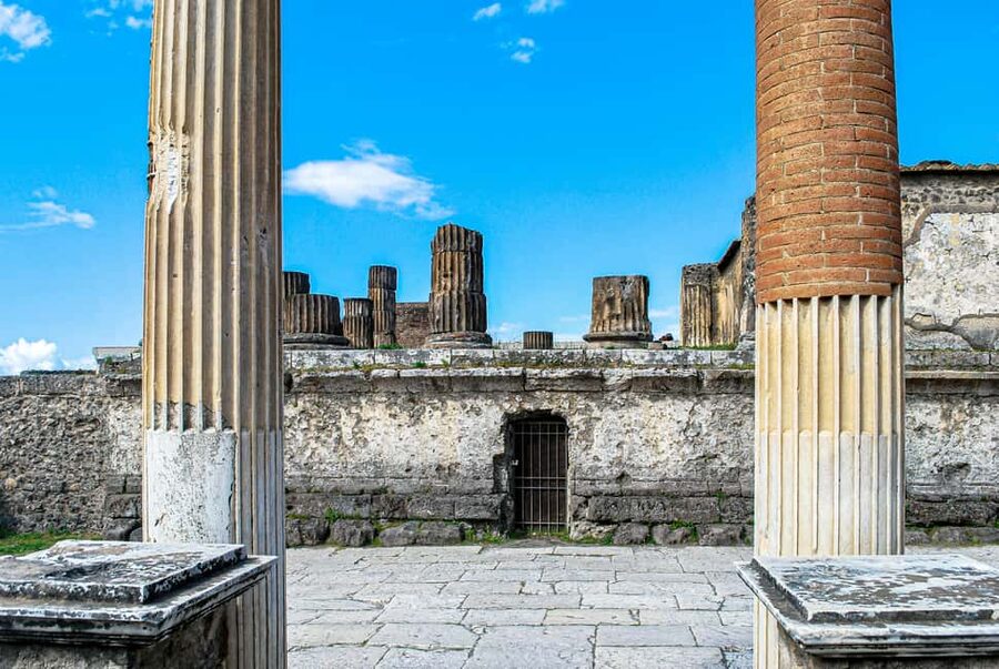 Naples:Pompeii SkiptheLine Ticket audioguide Round-Trip Bus - What this Naples to Pompeii trip really gives you