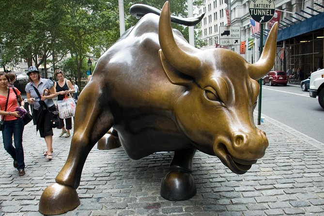 New York City's Financial District: A Self-Guided Audio Tour - Charging Bull and the power of a surprise