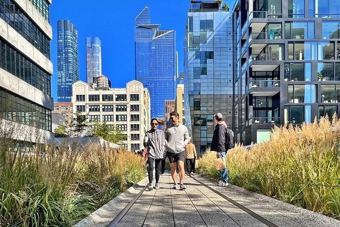 New York City's High Line: A Self-Guided Audio Tour - Start among galleries, food, and old rail tracks
