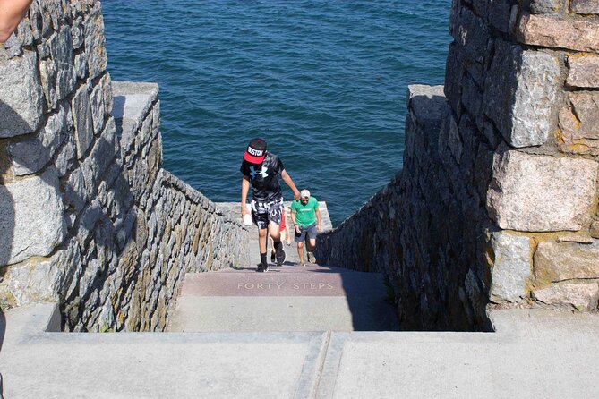 Newport Cliff Walk - Legends of the Gilded Age GPS Guided Audio Tour - The rocky section and the choice to turn back