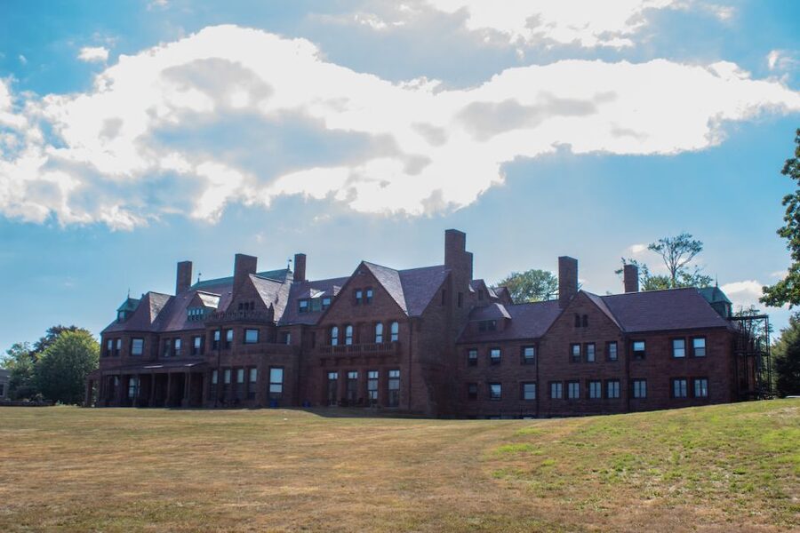 Newport, Rhode Island: Cliff Walk Gilded Age Audio Tour - Reaching Bailey’s Beach and finding your way back