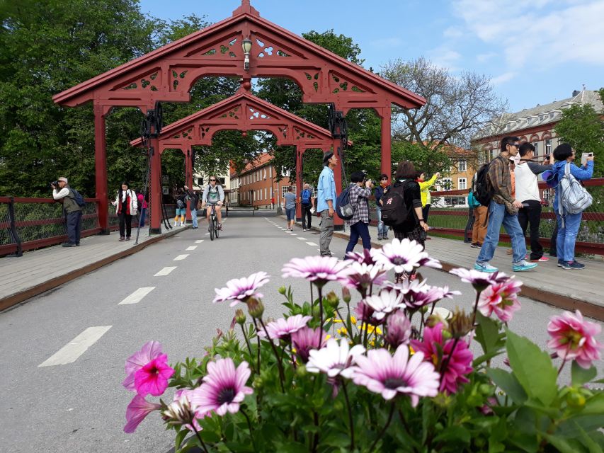 Norwegian Coastal Cities: Smartphone Audio Guide App - The main strengths and limitations