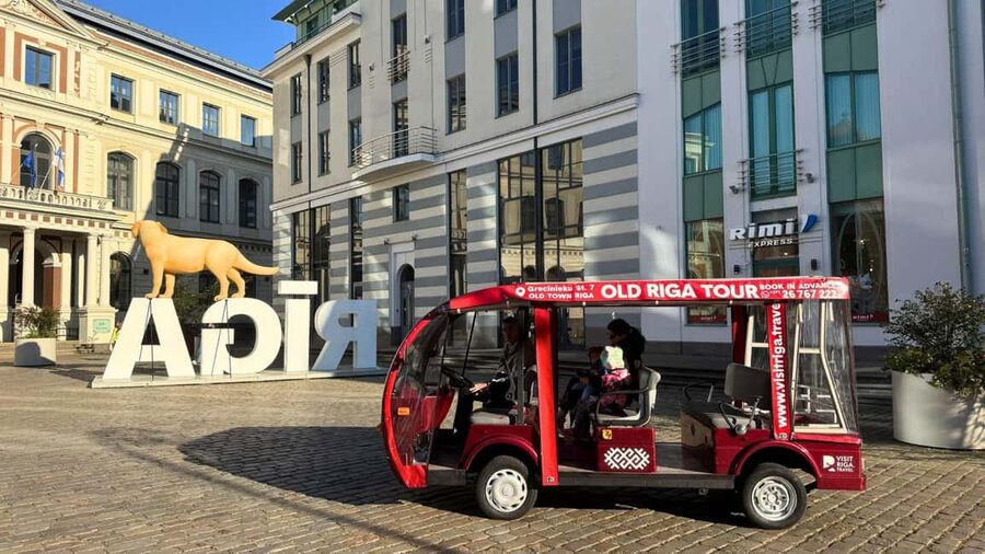 Old Riga Heated E-Bus Tour with Audio Guide & Mulled Wine - A warm electric bus for narrow Old Town streets