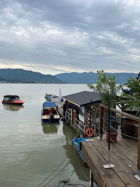Orsova: Danube’s Cauldrons Boat Tours with Audio Guide - The first views: Trajan’s Plaque and Decebalus