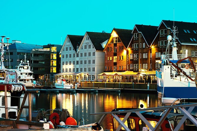 Oslo Scavenger Hunt and Highlights Self Guided Audio Tour - The Royal Palace and Nationaltheatret