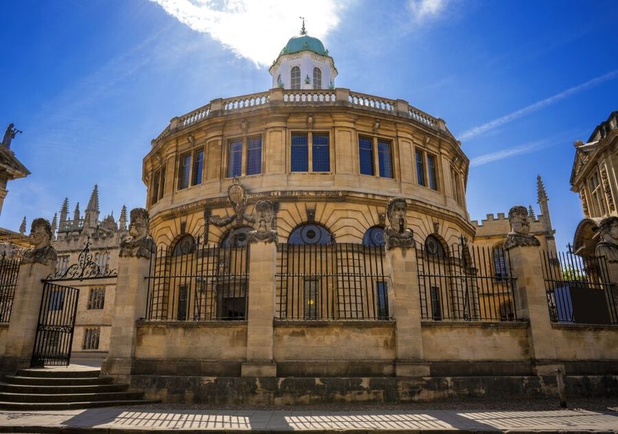 Oxford: City and Universities Express Tour & Audio Guide - Weston Library, the Sheldonian Theatre, and science