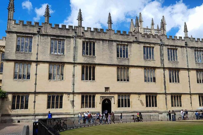 Oxford's literary legends and landmarks: A Self-Guided Audio Tour - Radcliffe Square and Philip Pullman’s Oxford