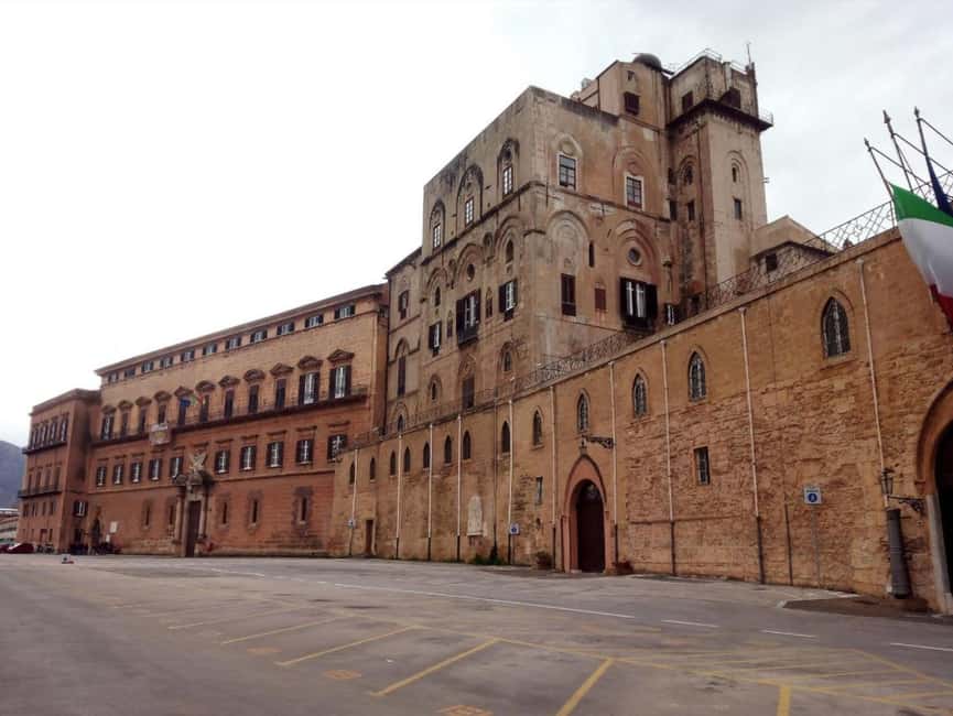 Palermo: Norman Palace Ticket & Audio App Downloadable - Exploring the palace rooms and royal residence