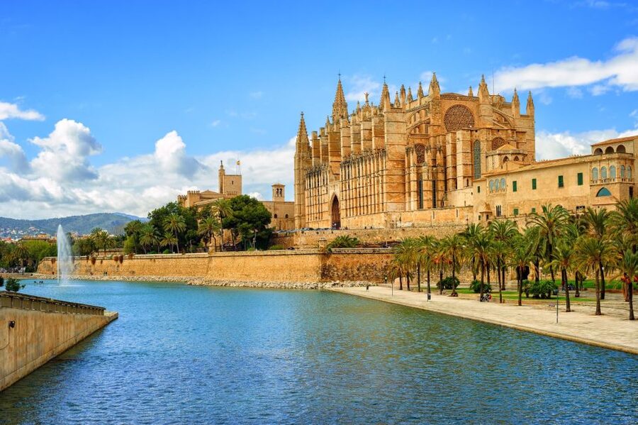 Palma de Mallorca: Self-Guided Audio Tour - Lonja, windmills, and the route toward Bellver