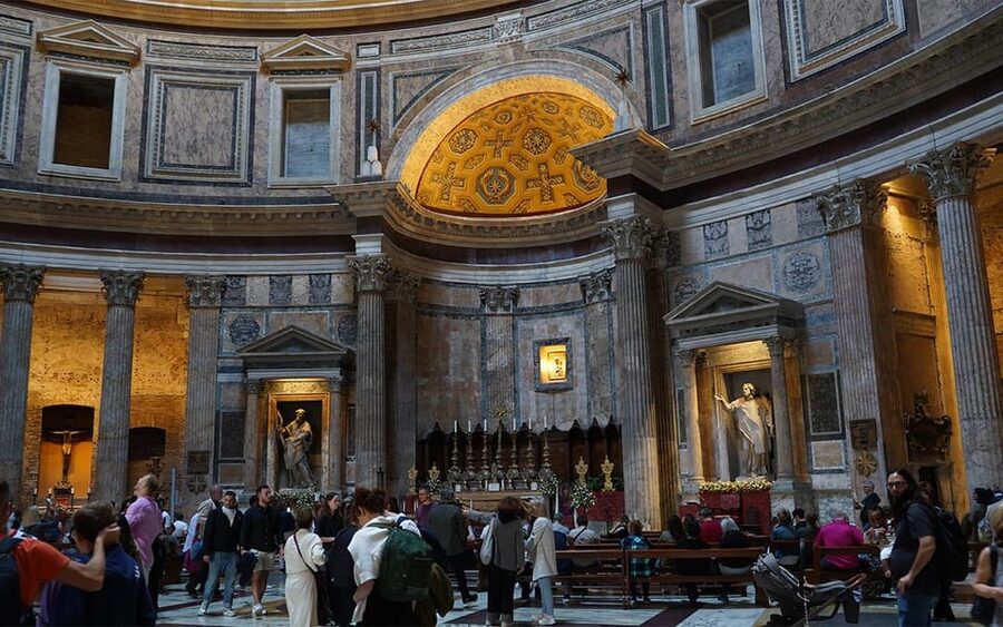 Pantheon Audio Guided Tour: Endless Imperial Rome Experience - Seven niches that reward a slow look