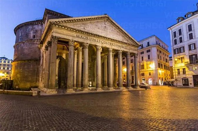 Pantheon Skip The Line Ticket/Pass with Audio Guide - Looking up at the oculus
