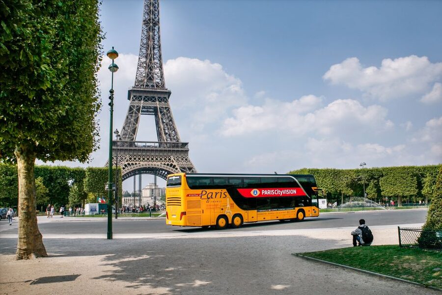 Paris: Audio-Guided Bus Tour & Seine River Cruise - What this three-hour Paris tour actually does