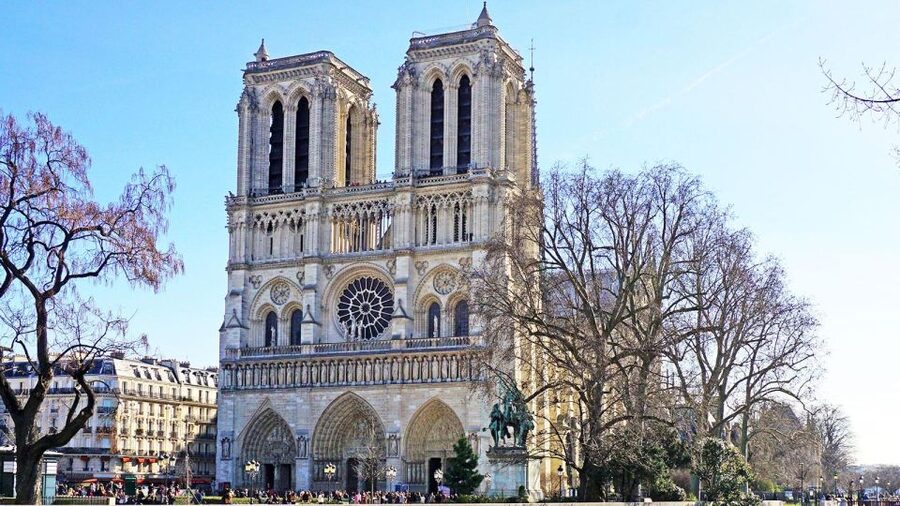 Paris Audioguide - TravelMate app for your smartphone - Downloading and activating the app