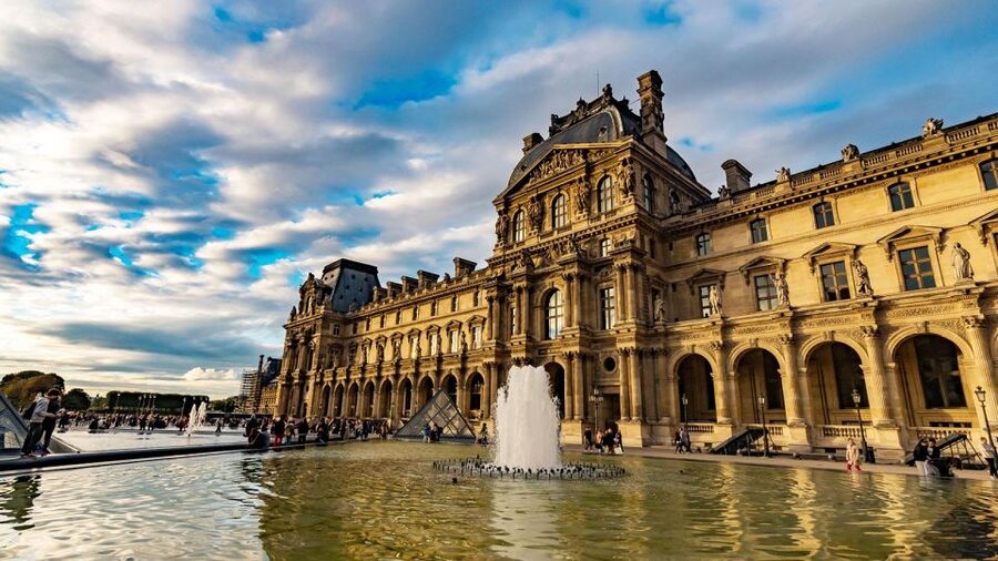 Paris Audioguide - TravelMate app for your smartphone - Should you book the Paris TravelMate app?