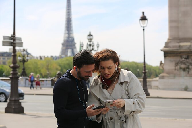 Paris: Batobus Hop-On Hop-Off Cruise & Landmarks Audio Tour - A Seine cruise that also works as city transport