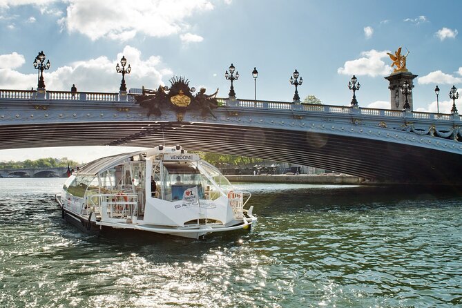 Paris: Batobus Hop-On Hop-Off Cruise & Landmarks Audio Tour - Stop 4: Quai de Montebello near Notre Dame