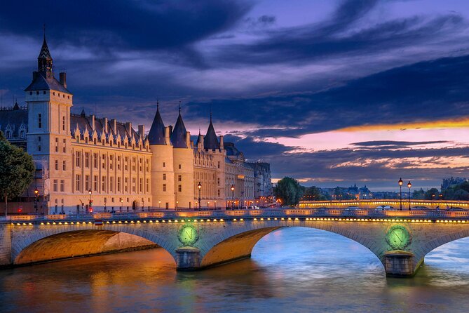 Paris Big Walking Tour with Audioguide on Your Smartphone - Who should choose this walk?