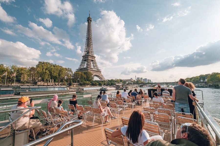 Paris: Catacombs Entry & Seine River Cruise with Audio Guide - Steps, temperature, and narrow passages