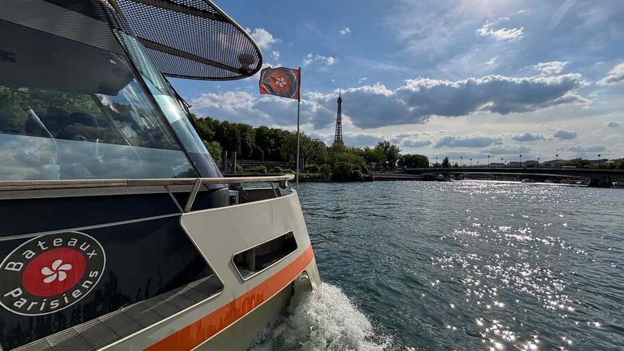 Paris: Illuminations River Cruise with Audio Commentary - Who gets the most from this one-hour cruise?