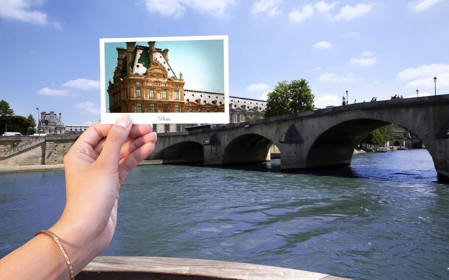Paris: Illuminations River Cruise with Audio Commentary - Hôtel de Ville and the Louvre’s long river facade
