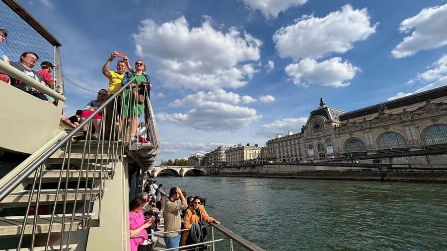 Paris: Illuminations River Cruise with Audio Commentary - Daylight, sunset, or full night?