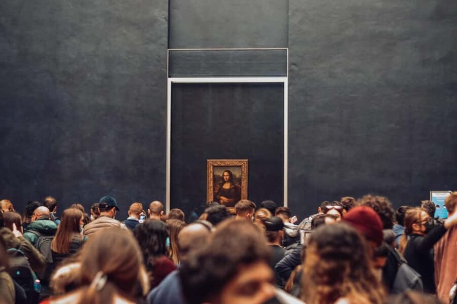 Paris: Louvre Museum Hosted Entry and Mona Lisa Audioguide - Meeting the host at Rue de Rivoli