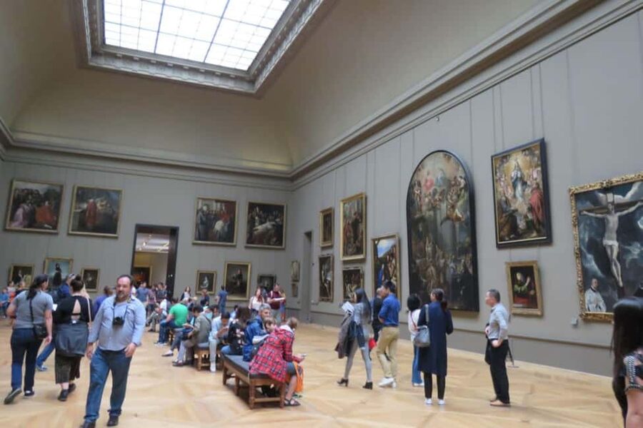 Paris: Louvre Museum Hosted Entry & Masterpieces Audio Guide - What this Louvre experience really offers