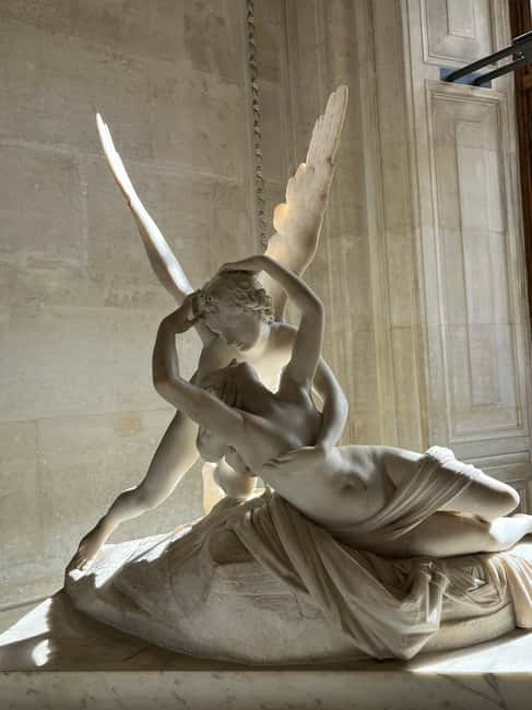Paris: Louvre Museum Hosted Entry & Masterpieces Audio Guide - Who should book this experience?