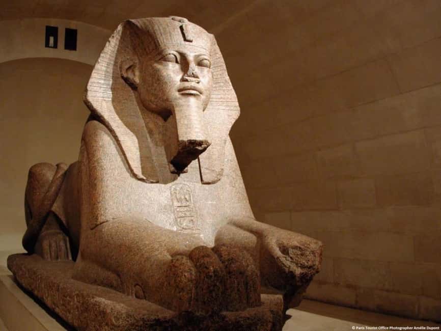 Paris: Louvre Museum Hosted Entry & Masterpieces Audio Guide - Practical preparation for a smoother visit